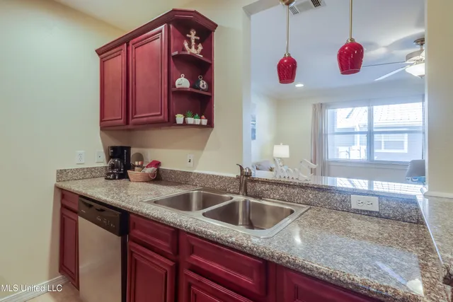 $1,650 | 1282 Beach Boulevard, Unit 206, Biloxi, MS 39530