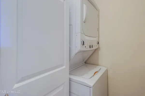 $1,550 | 1282 Beach Boulevard, Unit 206, Biloxi, MS 39530