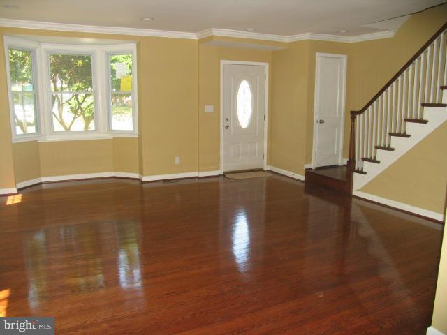 1401 Northgate Road Baltimore, MD 21218 - Photo 5 of 18 Living Room
