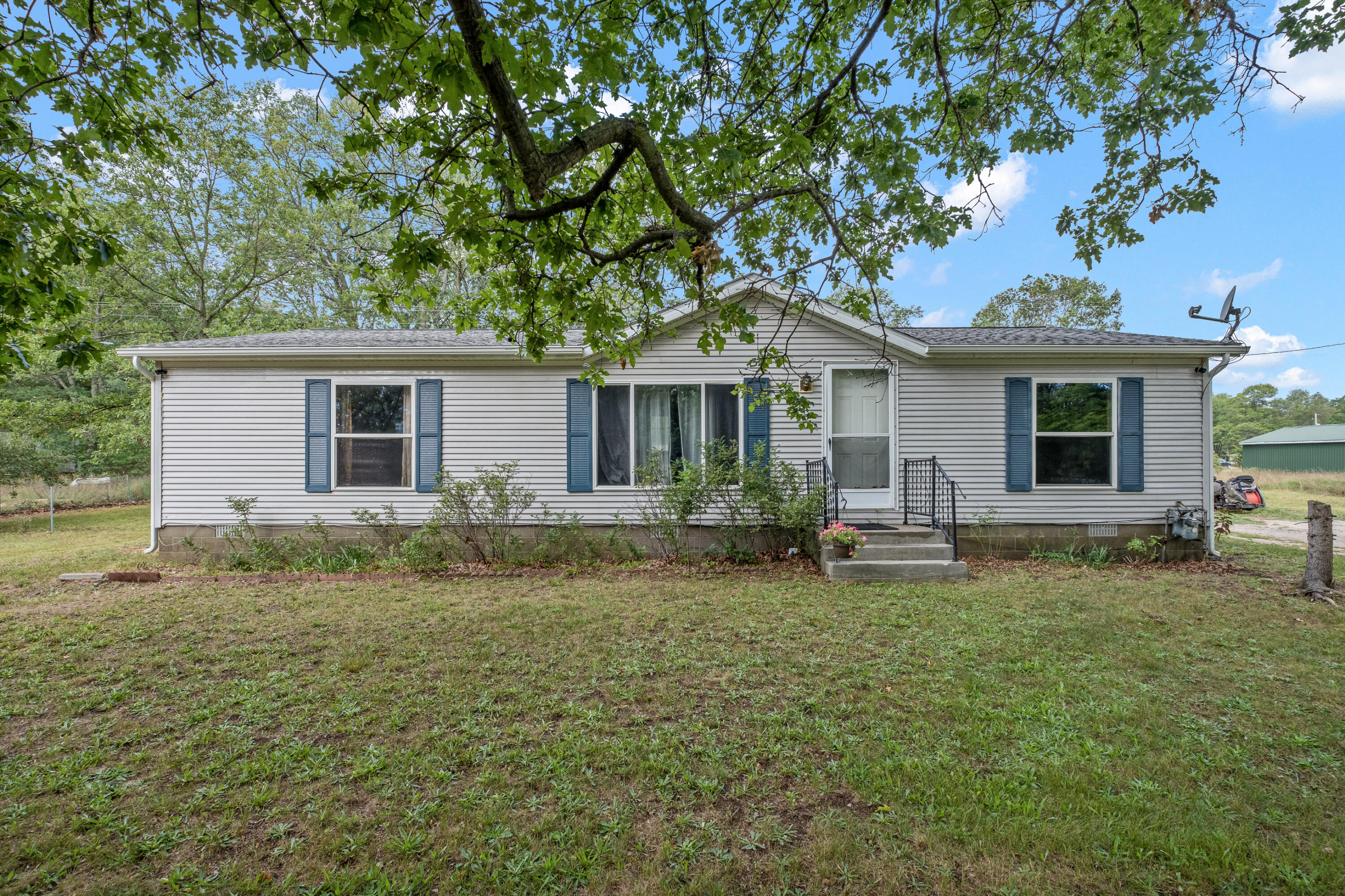 663 South Maple Island Road Muskegon, MI 49442 - Photo 2 of 30 Photo-1
