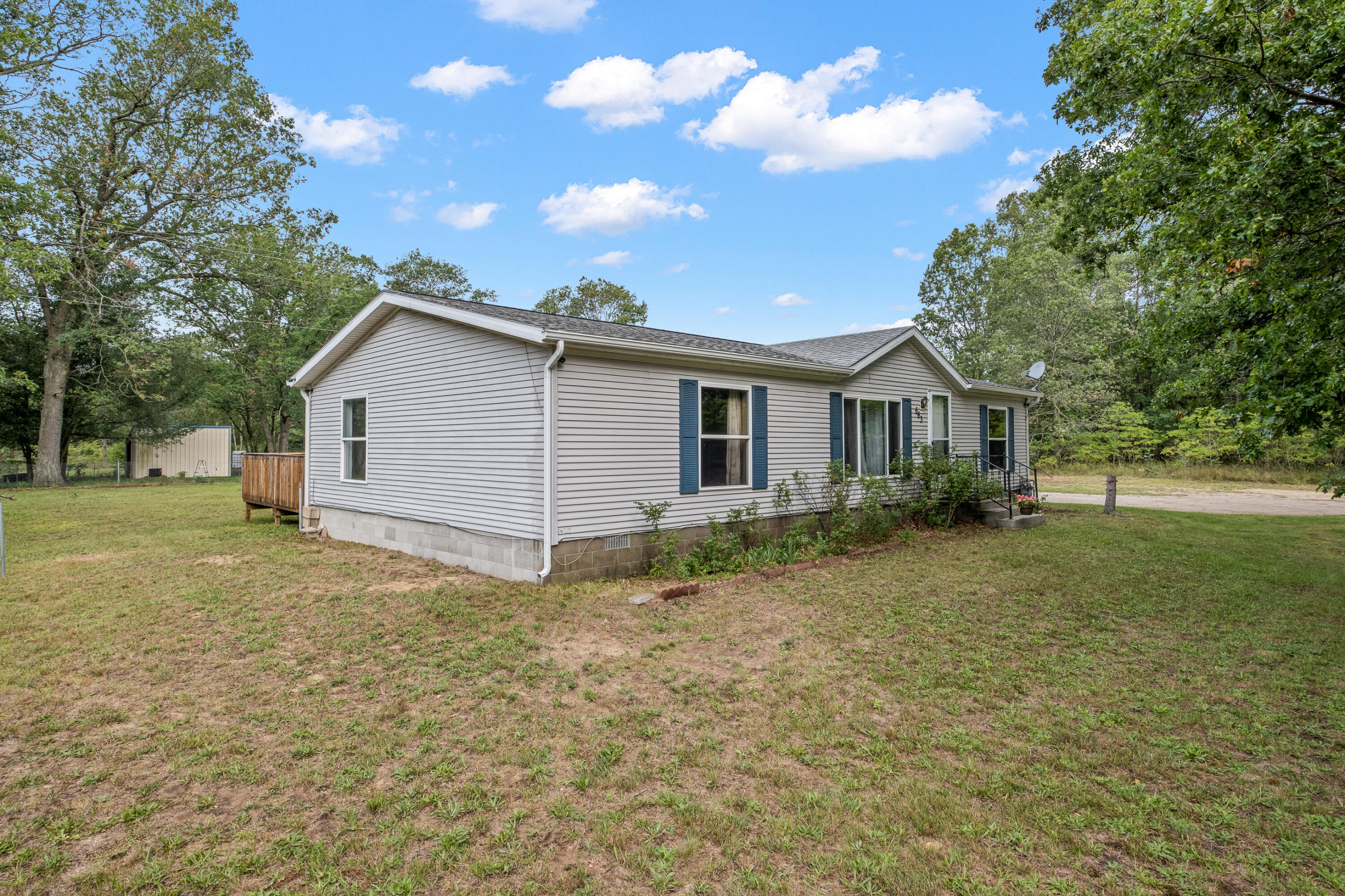 663 South Maple Island Road Muskegon, MI 49442 - Photo 3 of 30 Photo-2