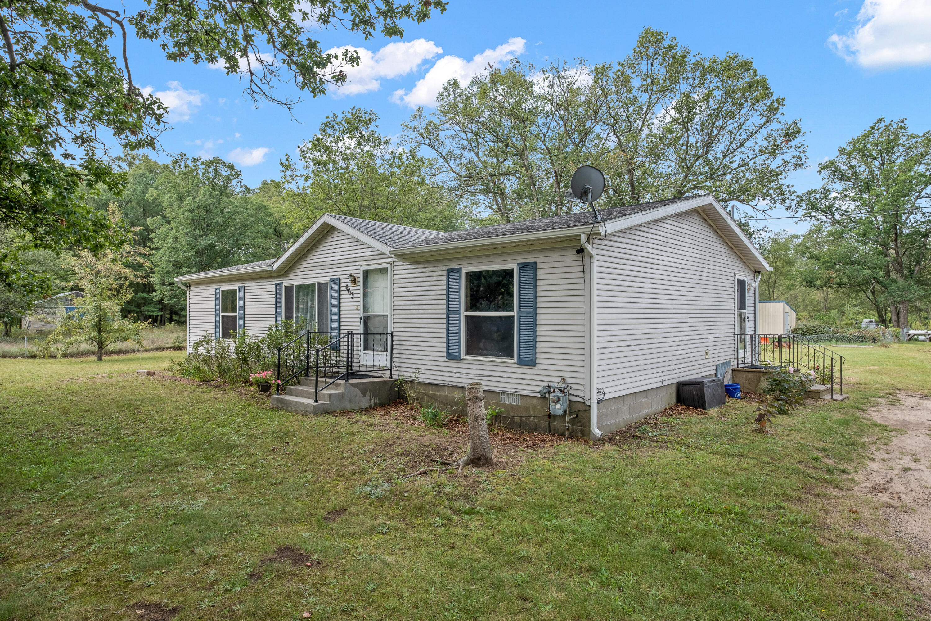 663 South Maple Island Road Muskegon, MI 49442 - Photo 4 of 30 Photo-3