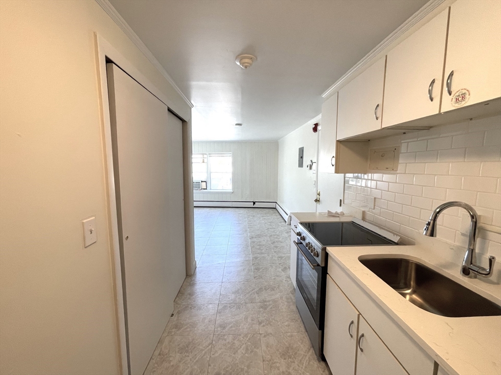 31 Webster Street, Unit 7 Gloucester, MA 01930 - Photo 2 of 6