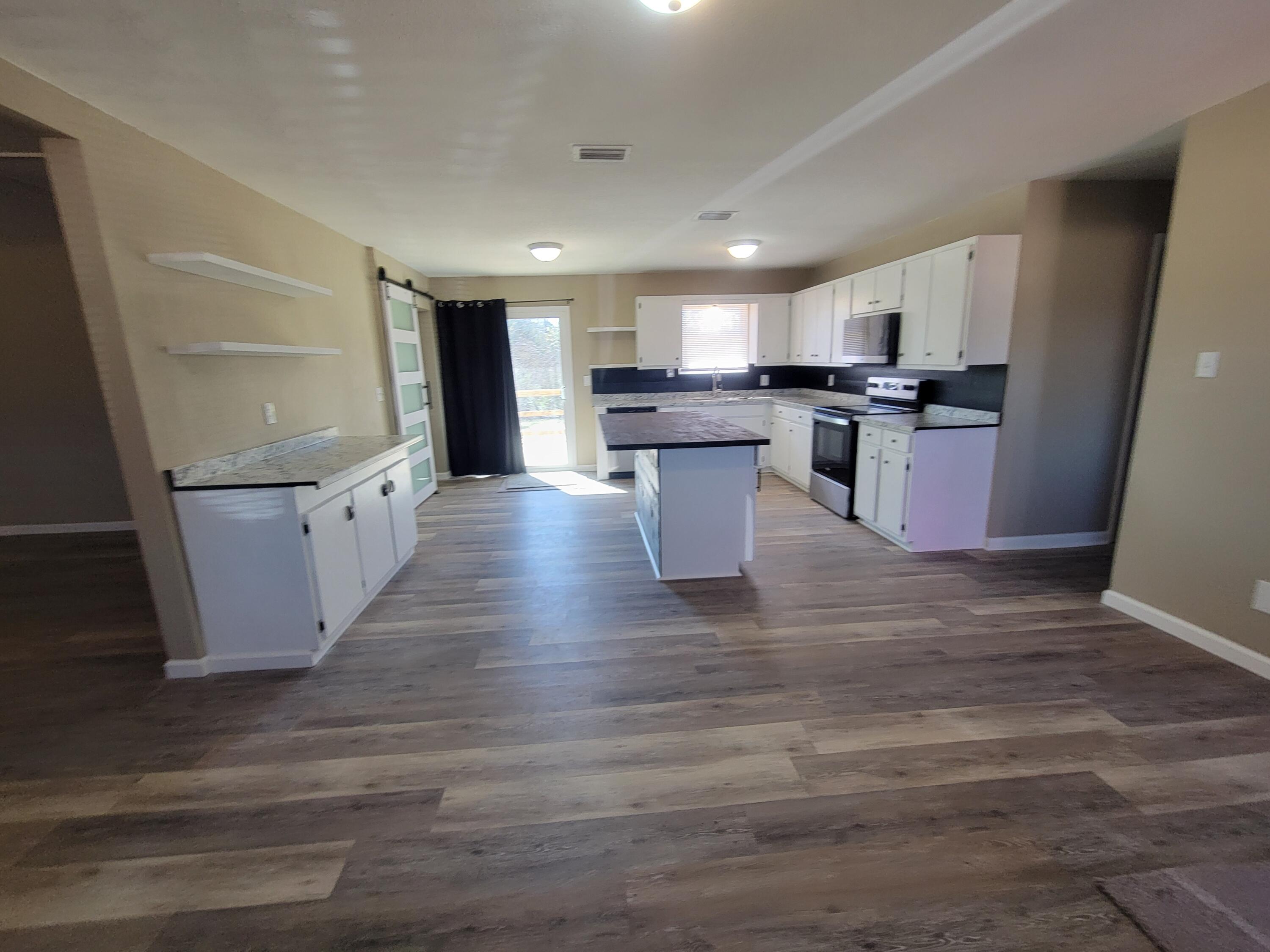 13325 Highway 331 DeFuniak Springs, FL 32433 - Photo 21 of 38 Kitchen/Dining Combo