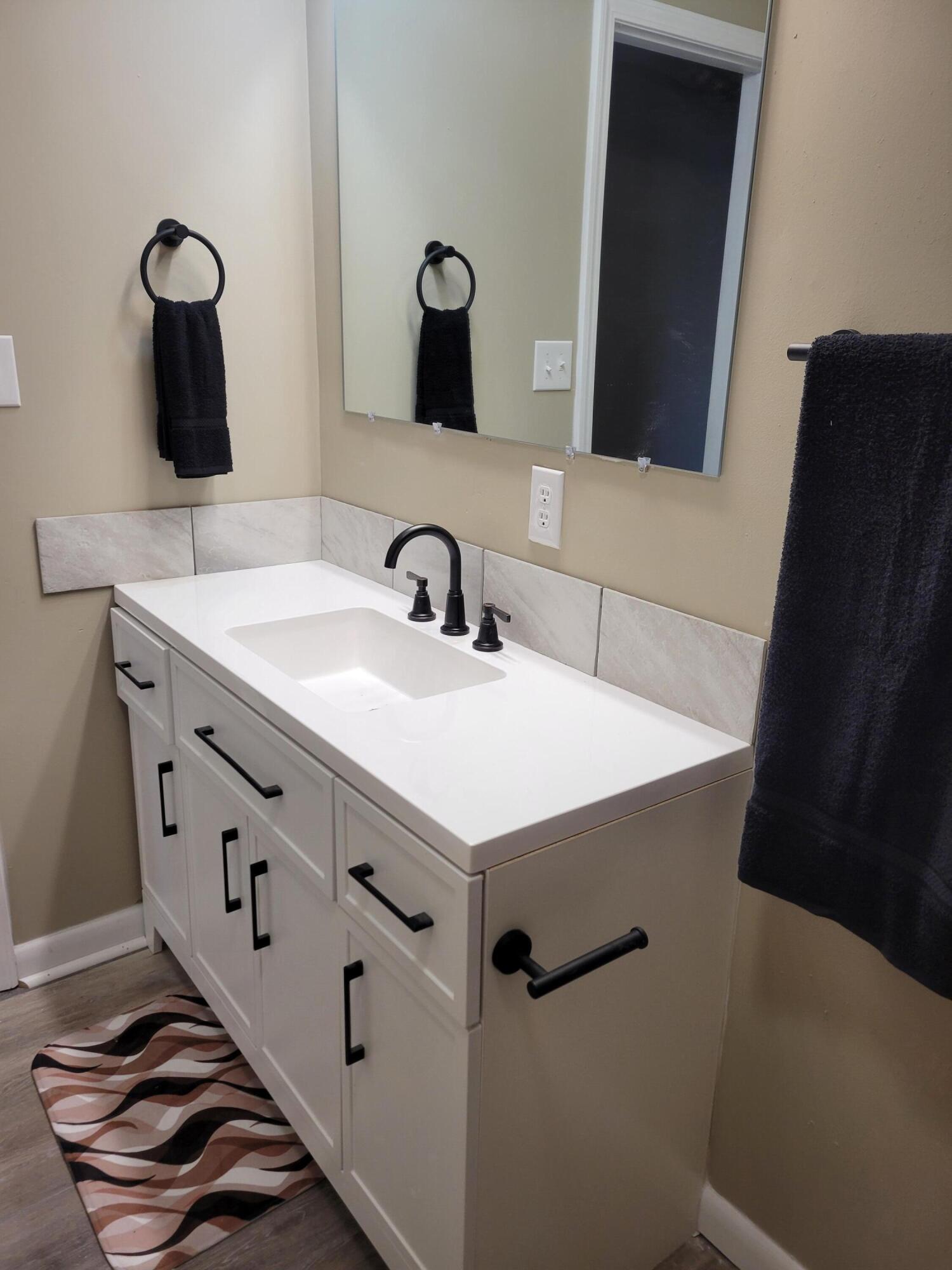 13325 Highway 331 DeFuniak Springs, FL 32433 - Photo 33 of 38 Hall Bath