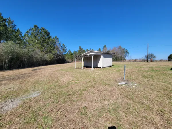 a view of a outdoor space with a house