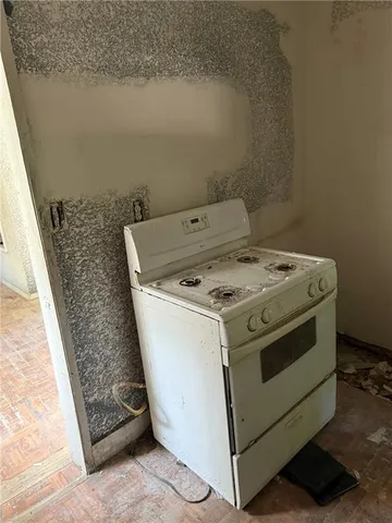 $140,000 | 931 Sandusky Avenue, Kansas City, KS 66101