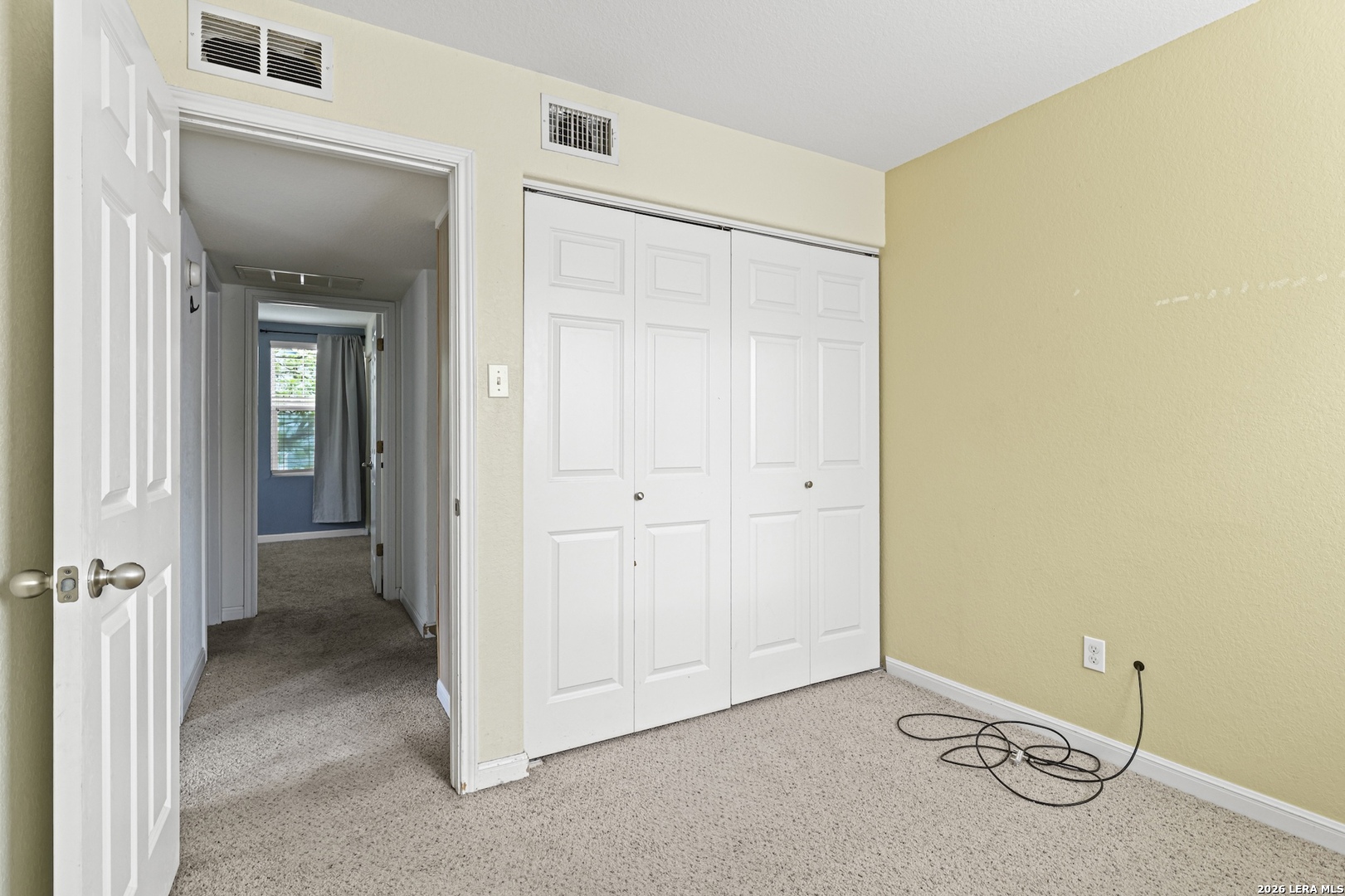 202 Trestle Tree San Marcos, TX 78666 - Photo 17 of 22 an empty room with a mirror