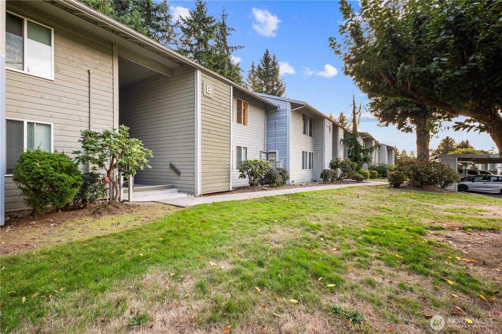 14401 Southeast Petrovitsky Road, Unit B209 Renton, WA 98058 - Photo 32 of 35 a front view of a house with garden