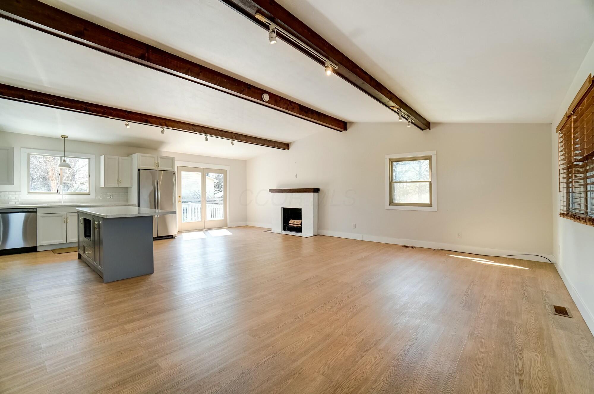 491 Cheshire Road Sunbury, OH 43074 - Photo 7 of 37 Living room