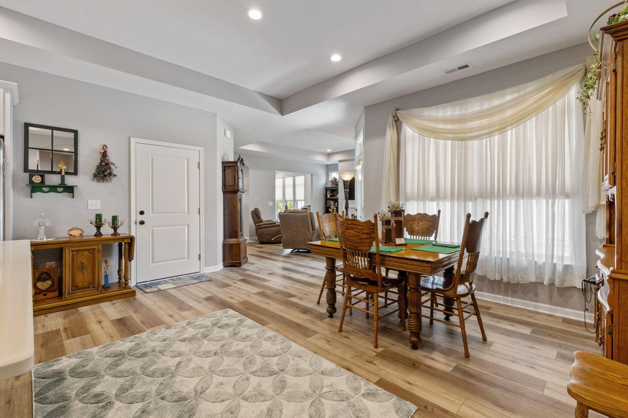 1621 Waterside Drive Circleville, OH 43113 - Photo 17 of 37 Eating Space