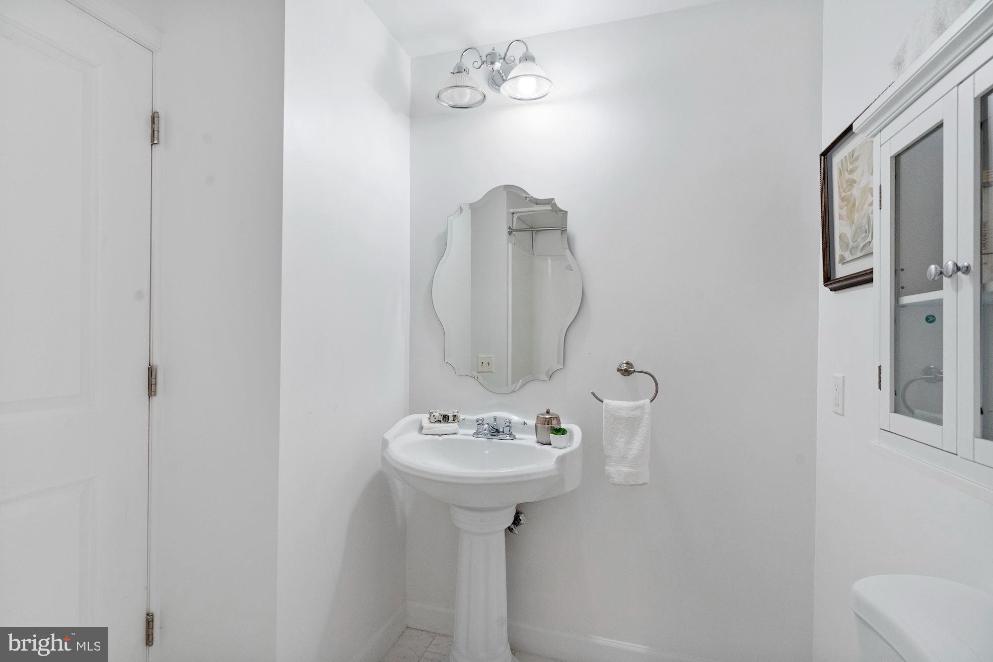 6917 Persimmon Tree Road Bethesda, MD 20817 - Photo 27 of 41 Upper Level Full Bath