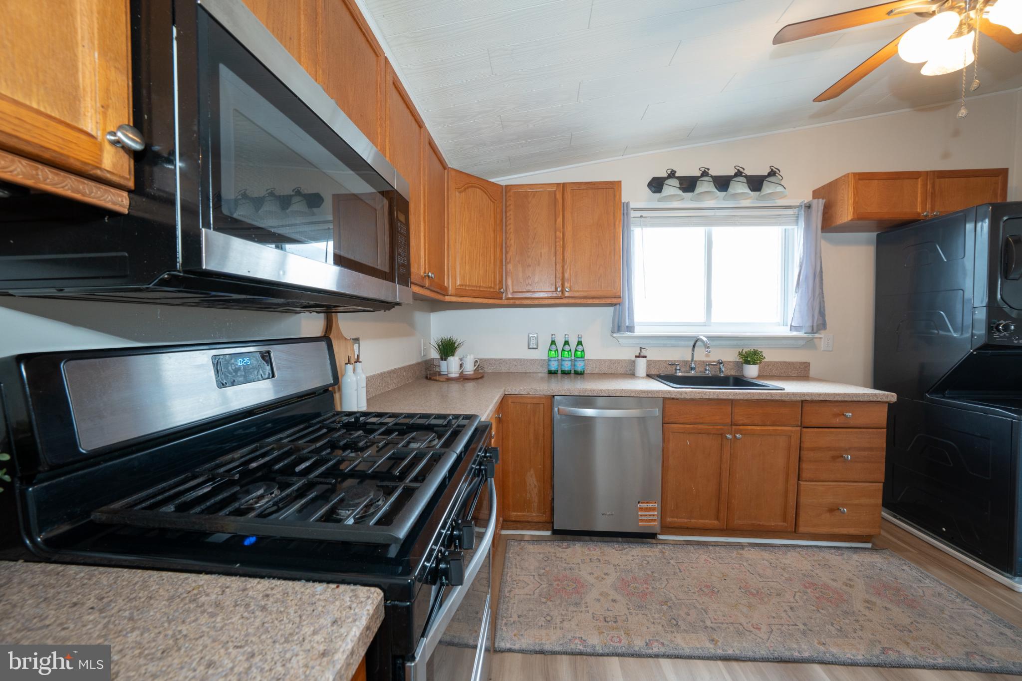 3999 Riviera Drive Upper Chichester, PA 19061 - Photo 10 of 32 Newer appliances & convenient main level laundry!