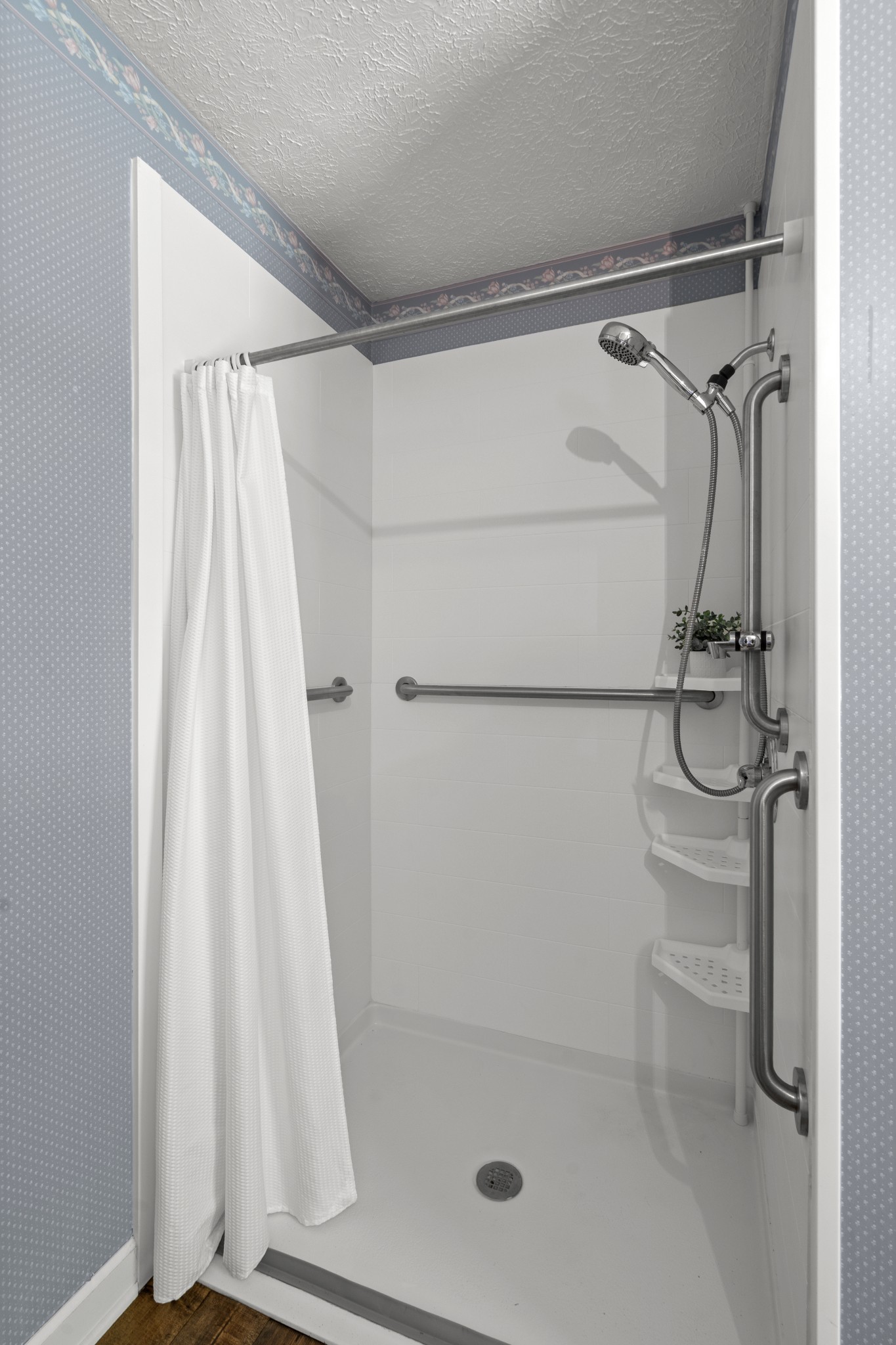 1010 State Highway 48 Dickson, TN 37055 - Photo 39 of 59 a bathroom with a shower and a tub