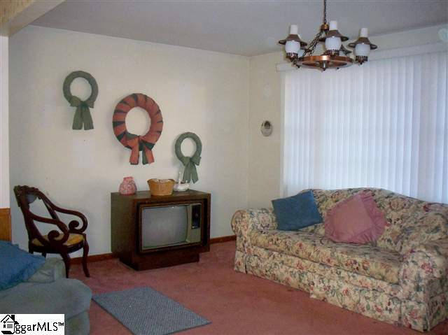 33 State Rd S-23-802 Greenville, SC 29611 - Photo 3 of 18 Gallery Image 3