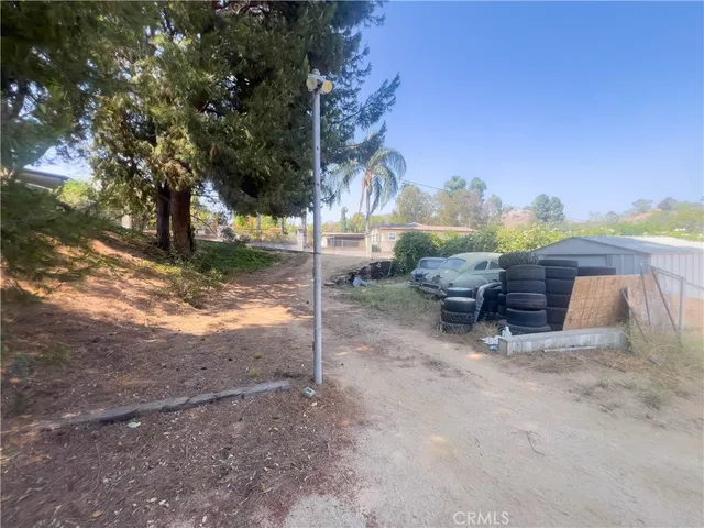 a view of a pathway both side of building