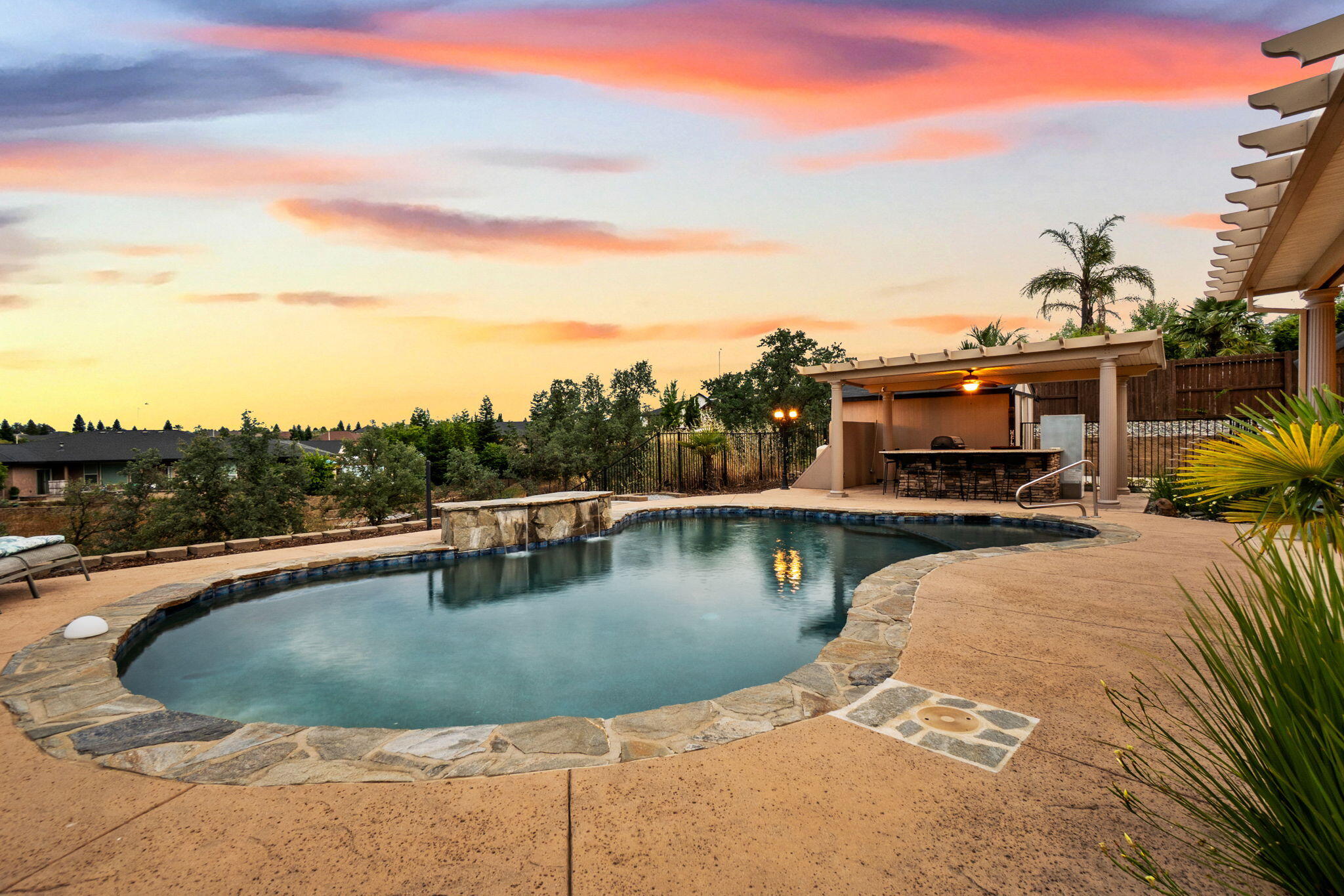 372 Stinson Loop Redding, CA 96003 - Photo 55 of 79 Pool