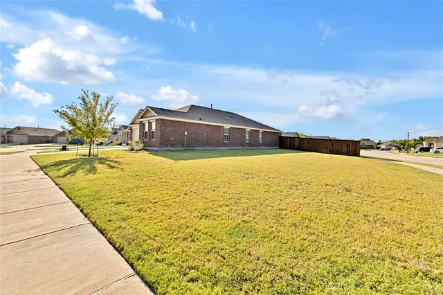 a picture of a black and white photo