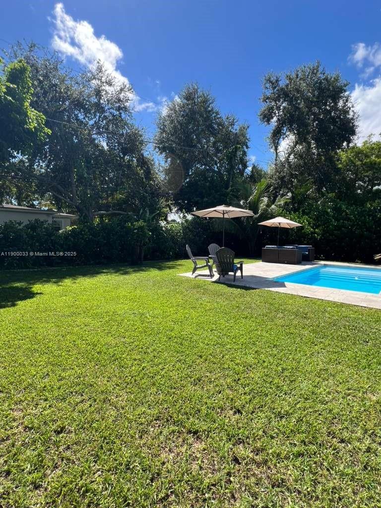 1430 Northeast 149th Street Miami, FL 33161 - Photo 44 of 51 a view of a green field with sitting area