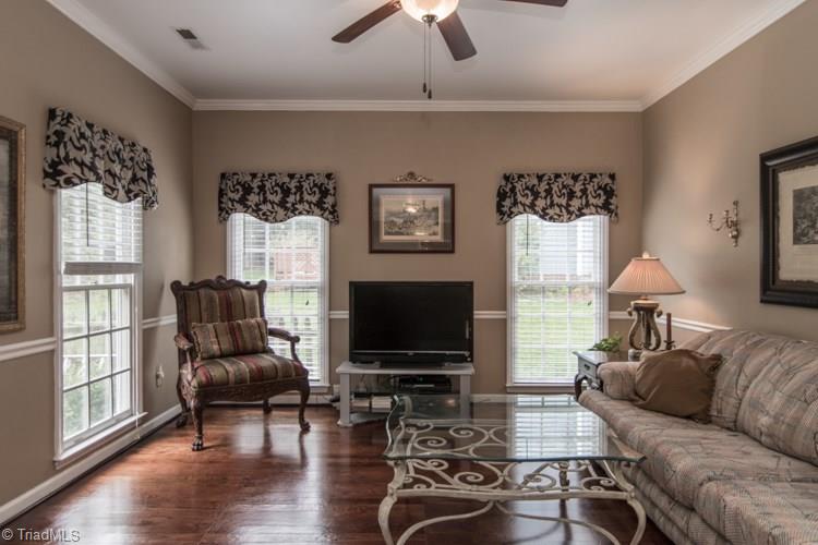 3325 Timberwolf Avenue High Point, NC 27265 - Photo 12 of 30 Living room