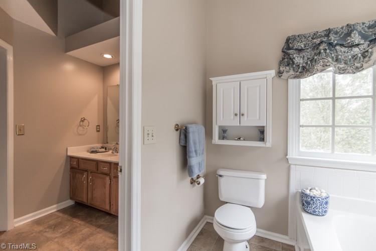 3325 Timberwolf Avenue High Point, NC 27265 - Photo 19 of 30 Masterbath