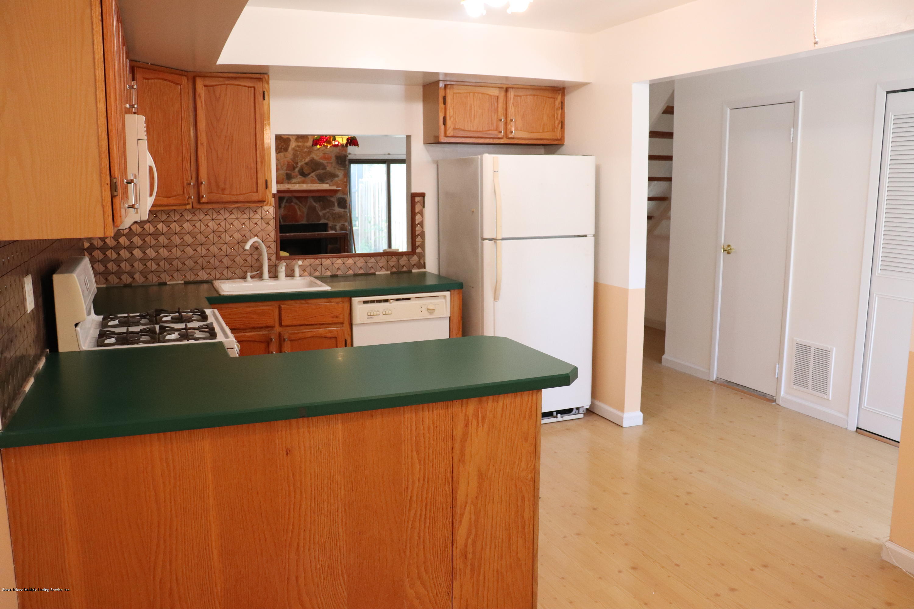 271 Signs Road, Unit J Staten Island, NY 10314 - Photo 2 of 12 2