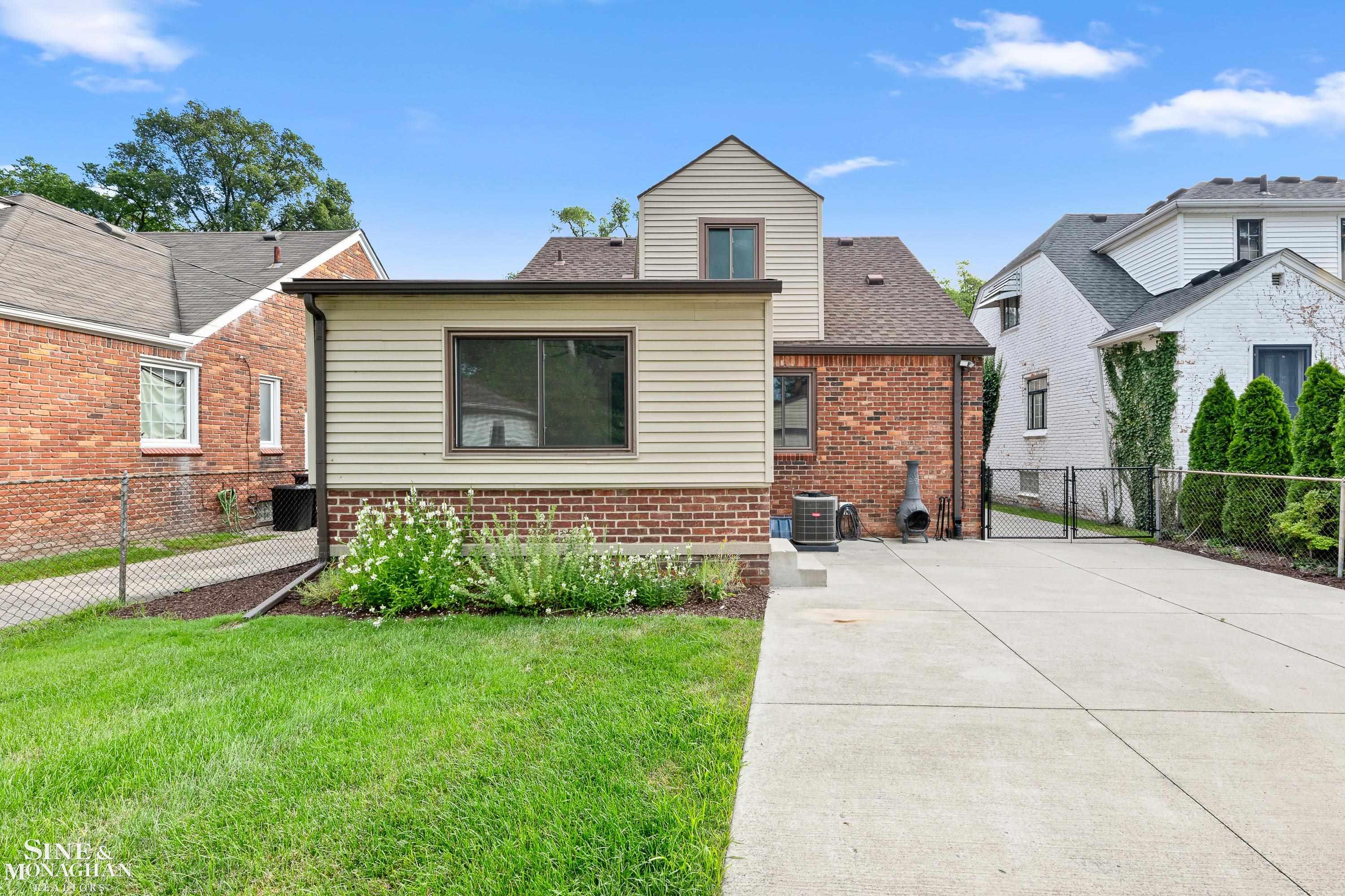 411 Cloverly Road Grosse Pointe Farms, MI 48236 - Photo 32 of 40