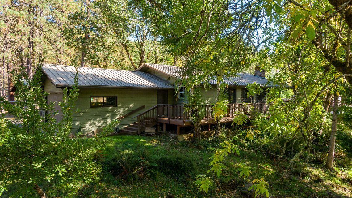 899 Old Ferry Road Shady Cove, OR 97539 - Photo 3 of 27 Front of Old Ferry
