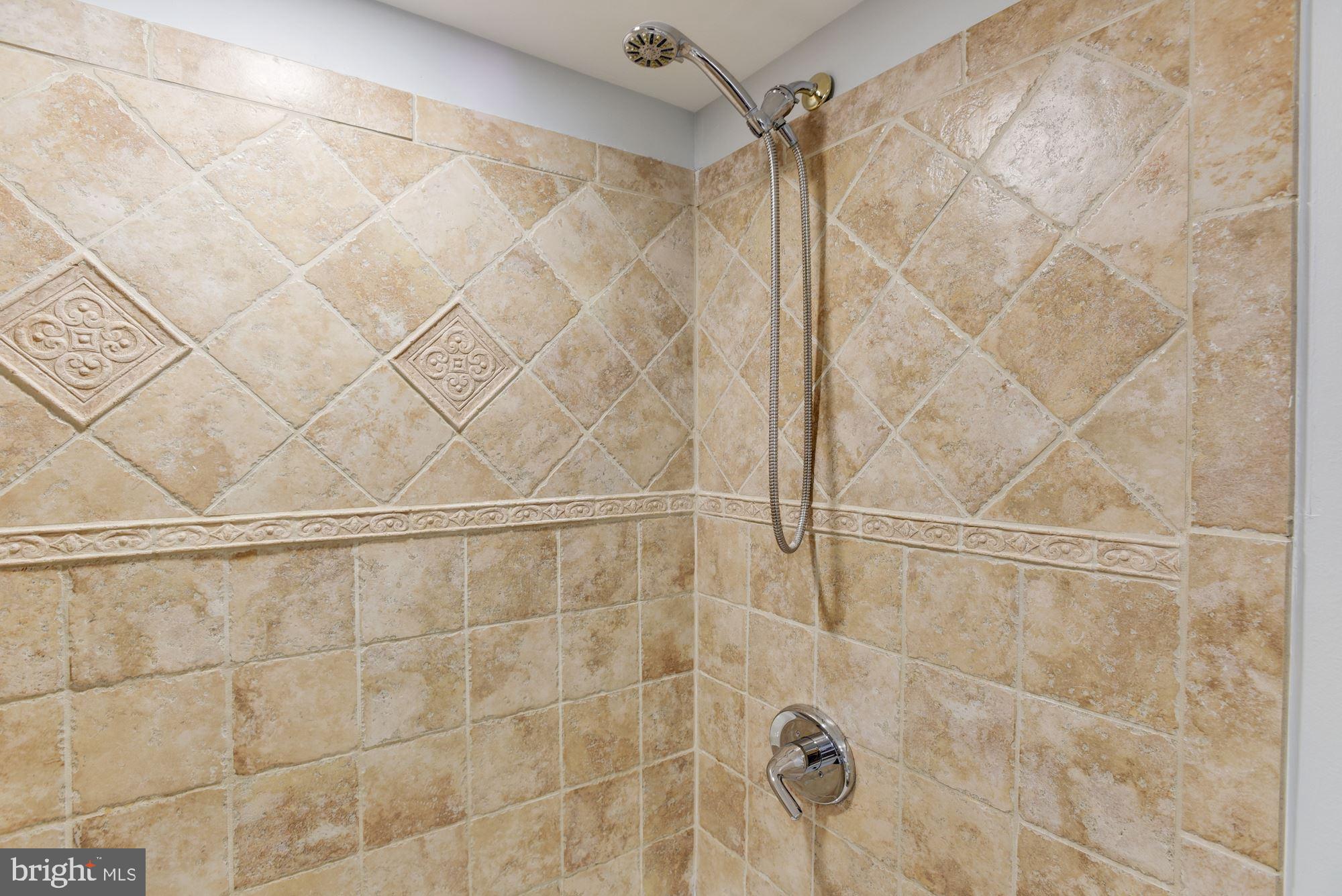 5687 Harpers Farm Road, Unit B Columbia, MD 21044 - Photo 17 of 25 Primary Bath