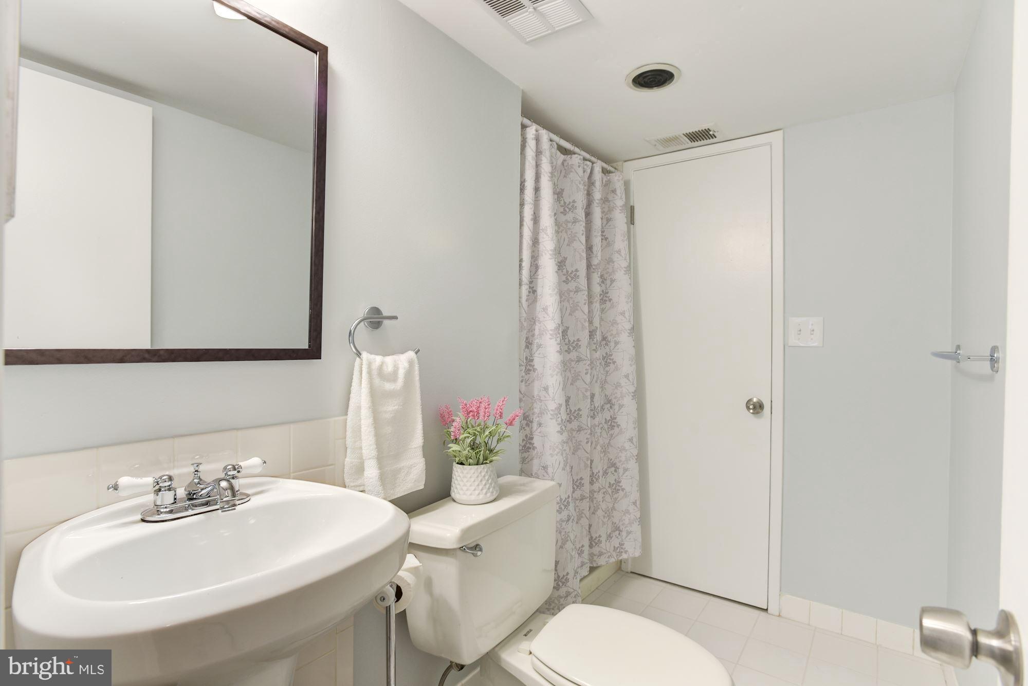 5687 Harpers Farm Road, Unit B Columbia, MD 21044 - Photo 20 of 25 Dual Entry Bath