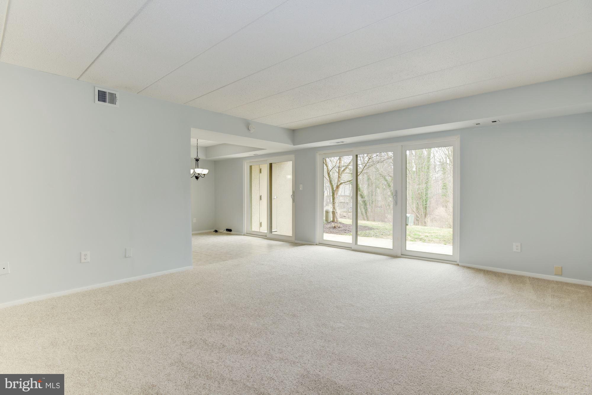 5687 Harpers Farm Road, Unit B Columbia, MD 21044 - Photo 10 of 25 Living Room
