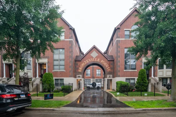 $439,900 | 4414 South King Drive, Unit F, Chicago, IL 60653