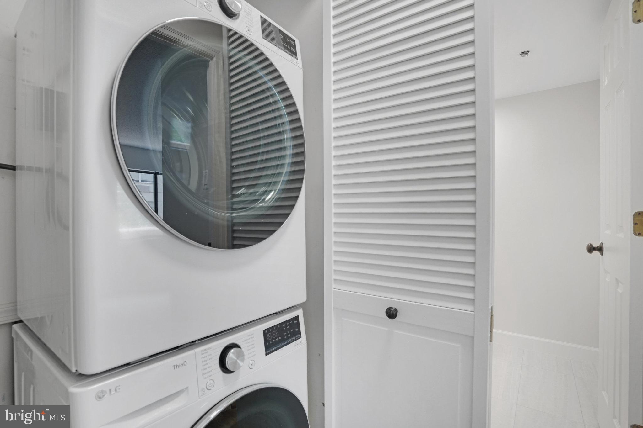 1301 North Courthouse Road, Unit 611 Arlington, VA 22201 - Photo 12 of 32 a view of entryway with washer and dryer