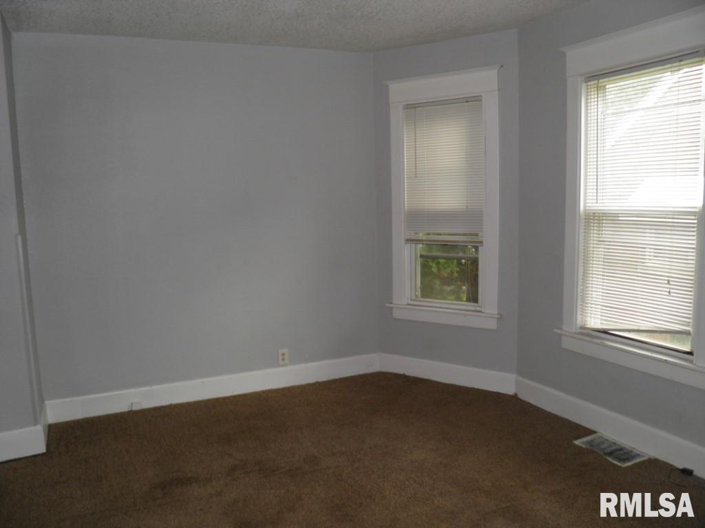 250 44th Street Moline, IL 61265 - Photo 8 of 18