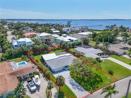 $899,900 | 7817 Alhambra Drive, Bradenton, FL 34209