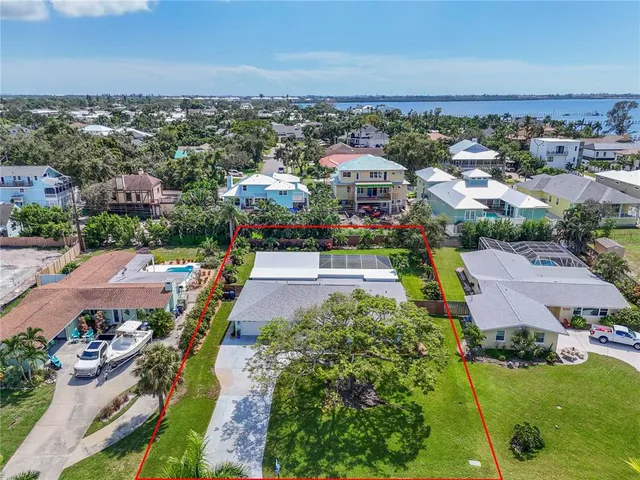 $950,000 | 7817 Alhambra Drive, Bradenton, FL 34209