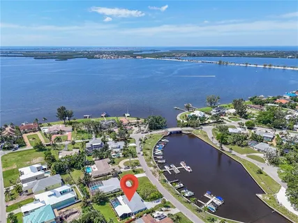 $899,900 | 7817 Alhambra Drive, Bradenton, FL 34209