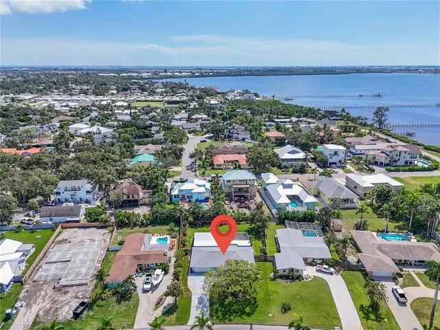 $950,000 | 7817 Alhambra Drive, Bradenton, FL 34209