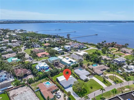 $950,000 | 7817 Alhambra Drive, Bradenton, FL 34209
