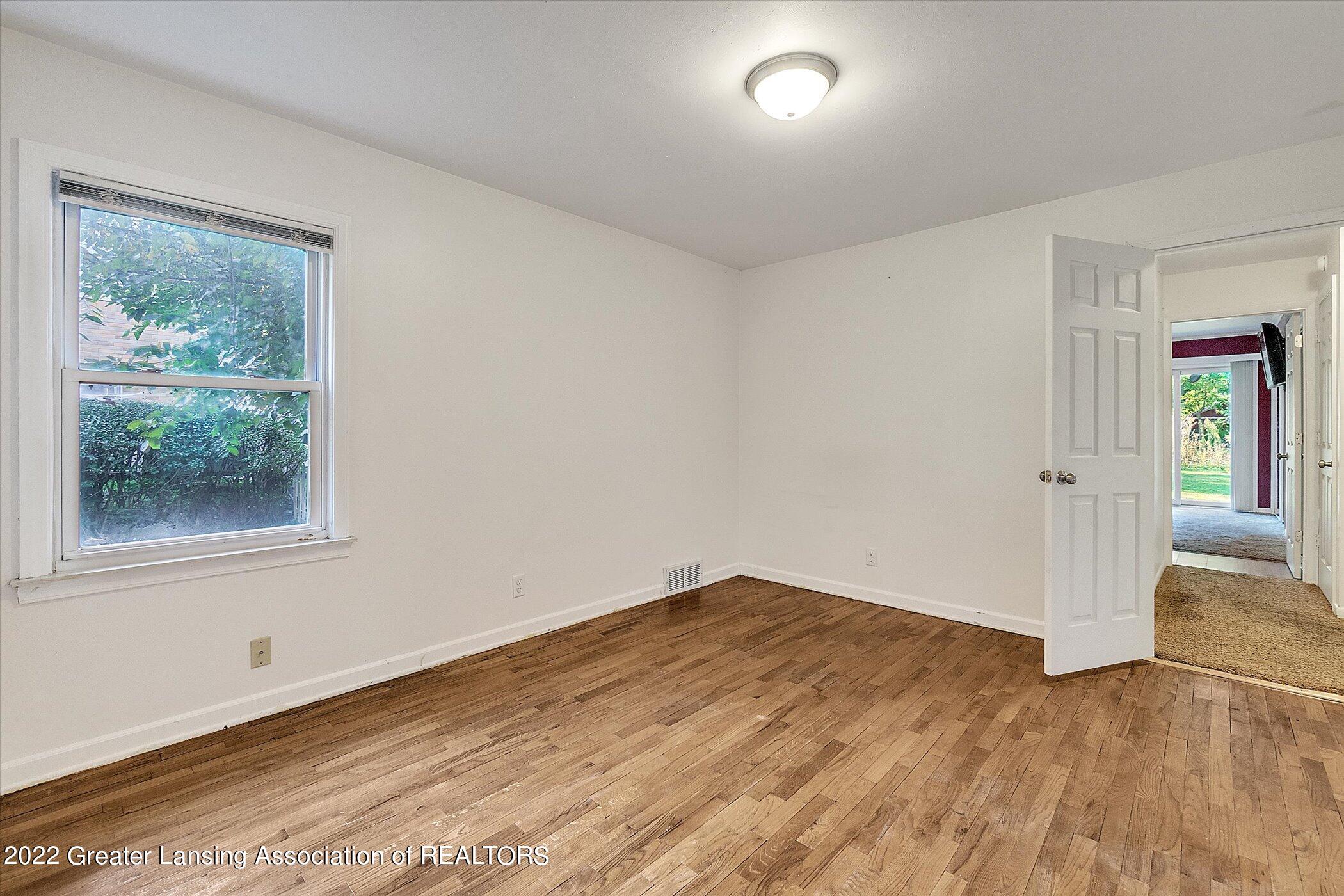 2731 Arlington Road Lansing, MI 48906 - Photo 17 of 30 17-2731-Arlington-Rd-WindowStill-Real-Es