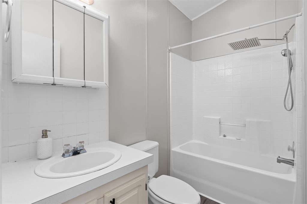 181 Pr 125 Whitney, TX 76692 - Photo 21 of 34 a bathroom with a sink toilet and shower