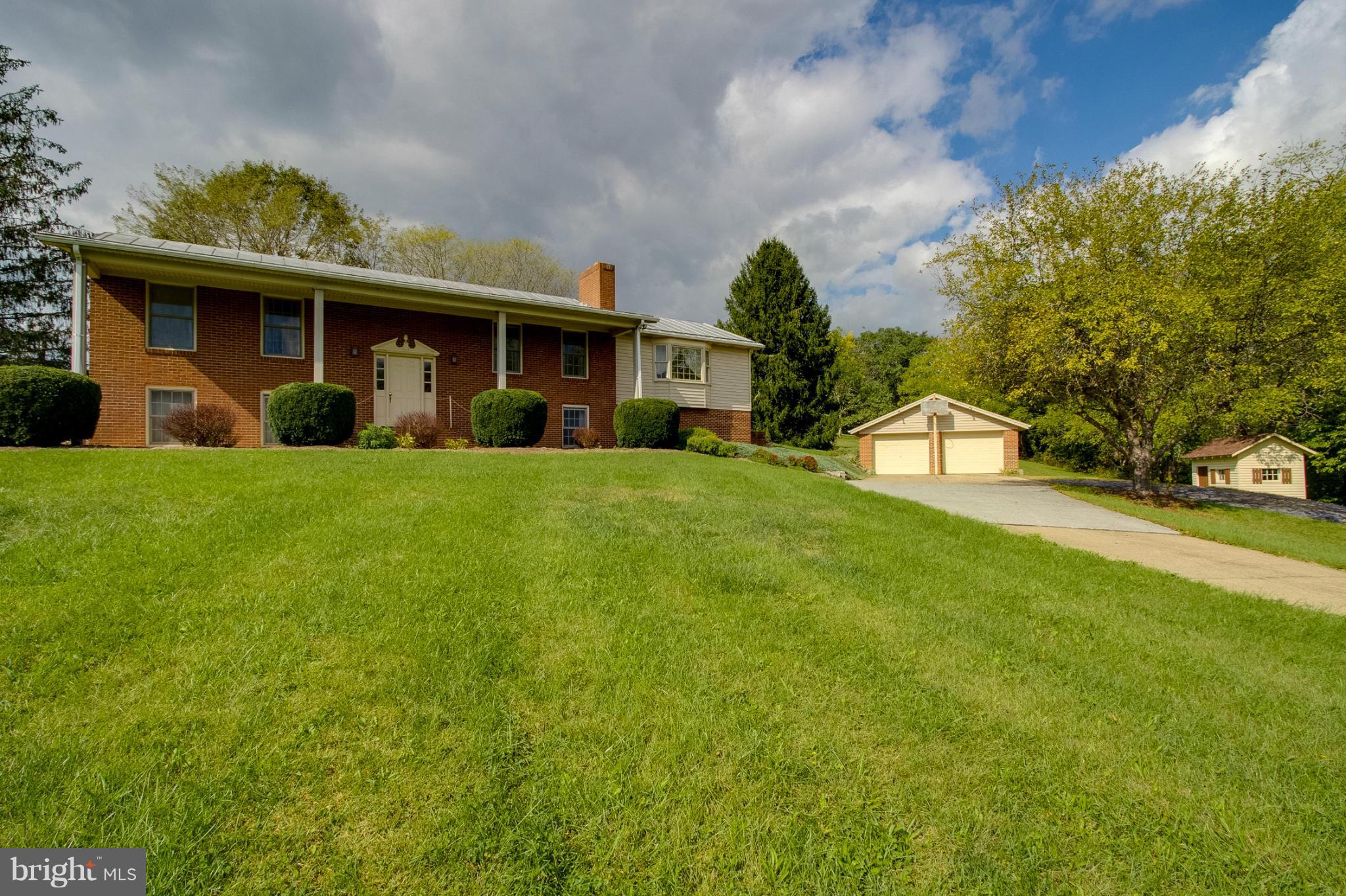 11545 Fort Valley Road Fort Valley, VA 22652 - Photo 1 of 30 Exterior (Front)
