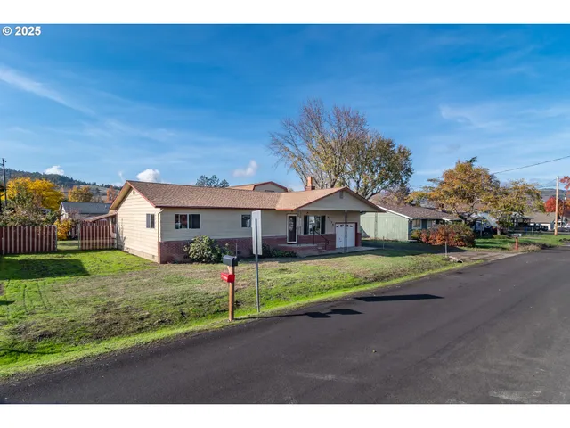 $350,000 | 4072 Hanna Street, Roseburg, OR 97471