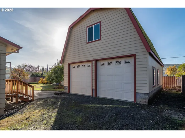 $350,000 | 4072 Hanna Street, Roseburg, OR 97471