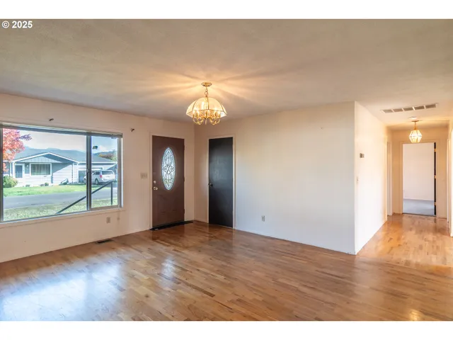$350,000 | 4072 Hanna Street, Roseburg, OR 97471