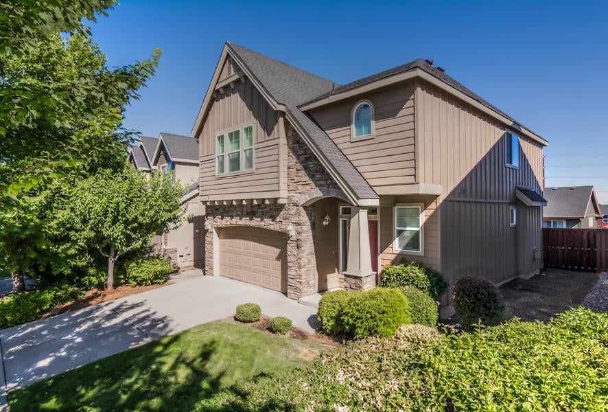 2872 Northeast Sedalia Loop Bend, OR 97701 - Photo 1 of 38 Sedalia Lp NE 2872 (1 of 40)