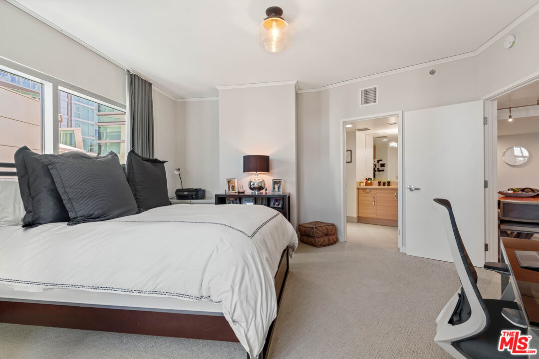 13650 Marina Pointe Drive, Unit 309 Marina del Rey, CA 90292 - Photo 13 of 56 a bedroom with a bed and a window