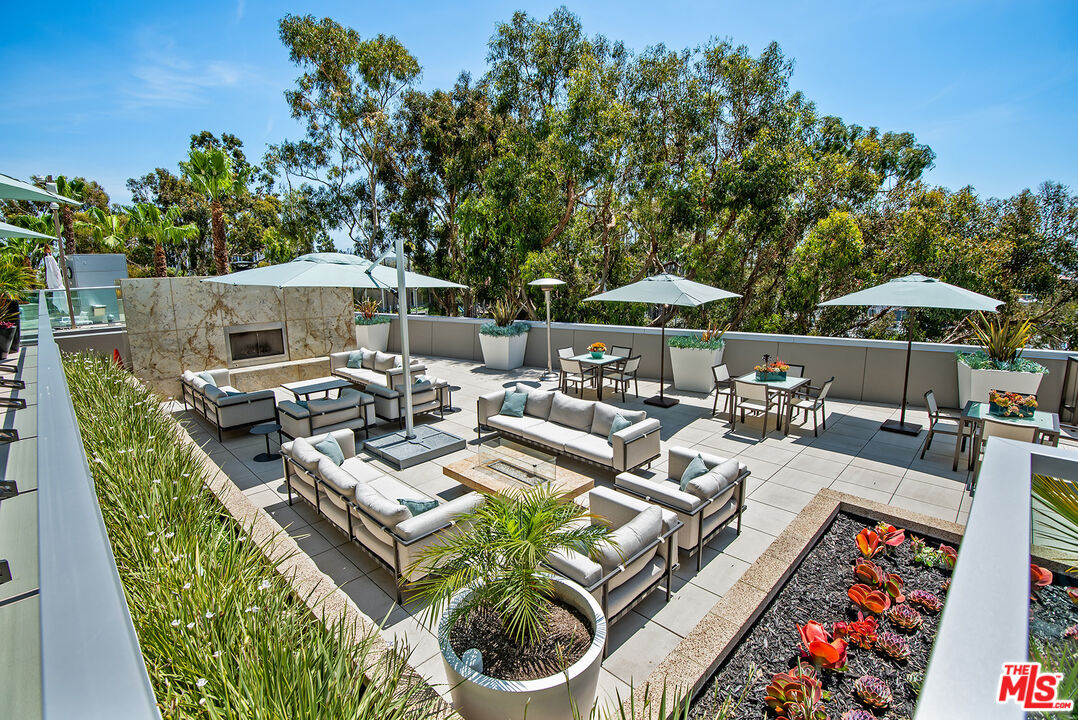 13650 Marina Pointe Drive, Unit 309 Marina del Rey, CA 90292 - Photo 27 of 56 a view of a patio with furniture and a table