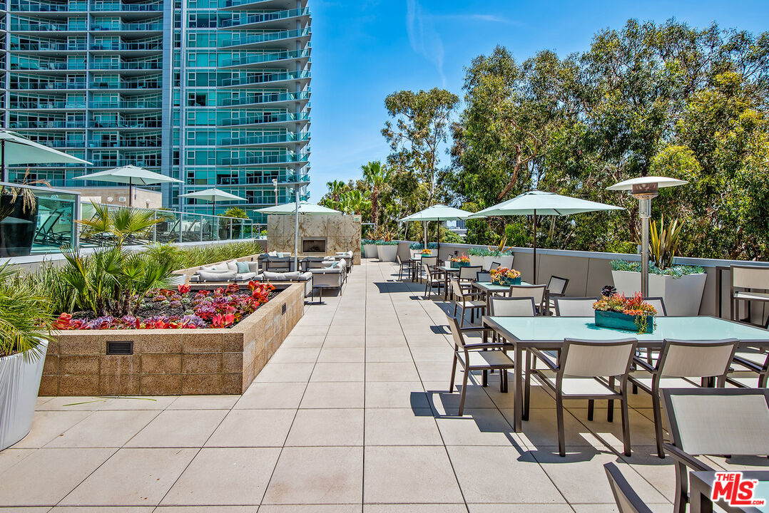 13650 Marina Pointe Drive, Unit 309 Marina del Rey, CA 90292 - Photo 32 of 56 a view of a chairs and tables in the patio