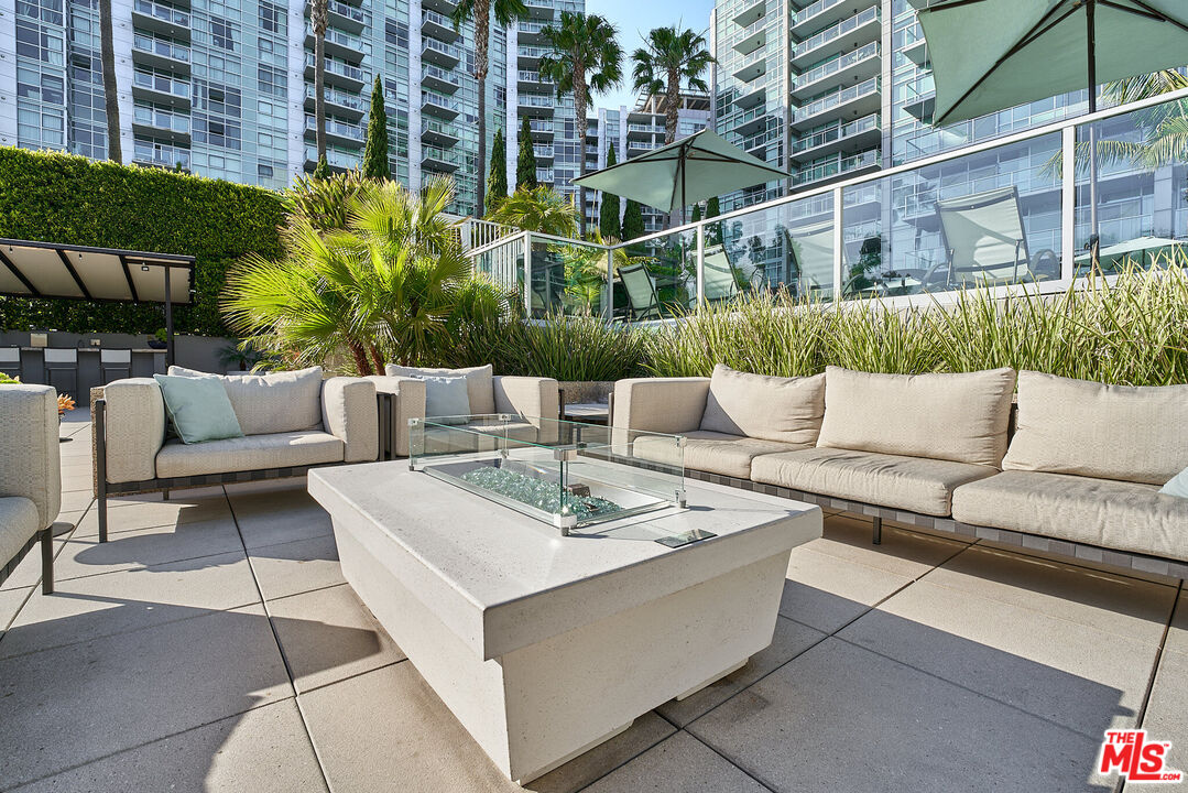 13650 Marina Pointe Drive, Unit 309 Marina del Rey, CA 90292 - Photo 48 of 56 a view of a patio with couches and a potted plant on a table